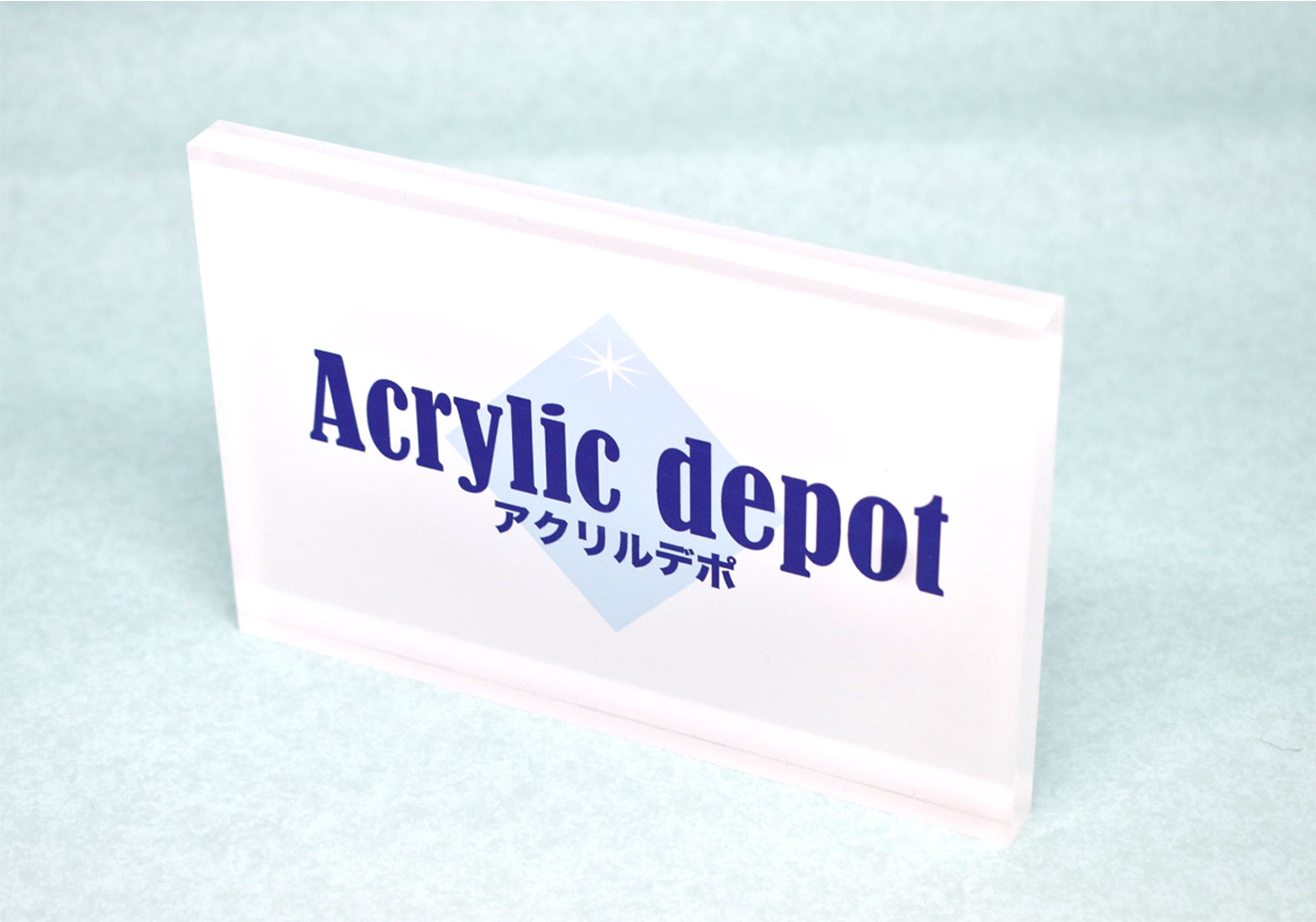 powwow＊ウエスタン木目調アクリル表札＊下板はみ出しデザイン＊ＵＶ印刷 小さいサイズも可能な木目調アクリル表札130角タイプ｜WA-1313